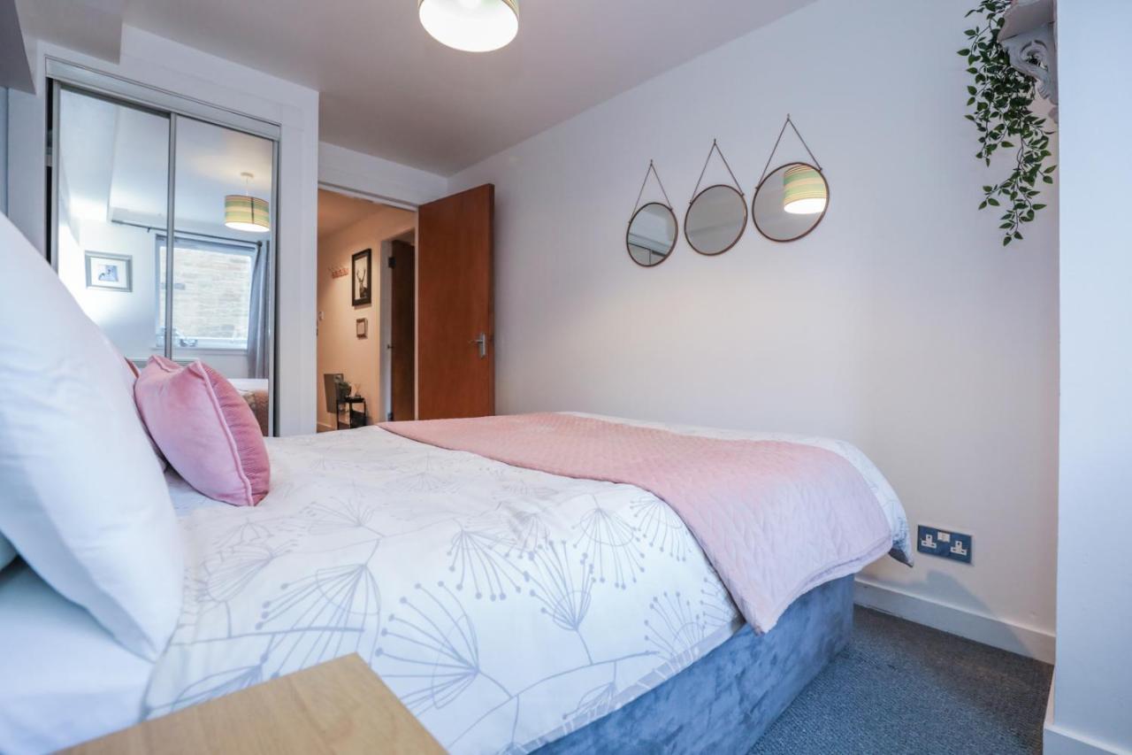 Beautiful 1-Bed Apartment Near Castle Edinburgh Eksteriør billede